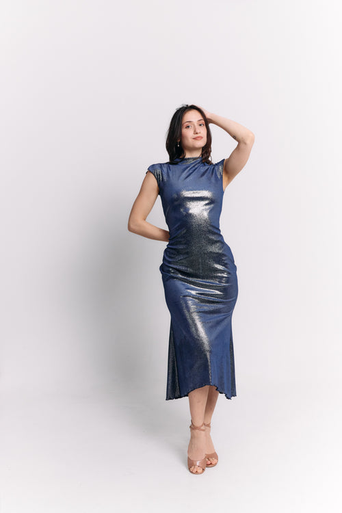 Vestido Midi Lúrex Carbón Azul de Cuello Alto con Espalda Abierta