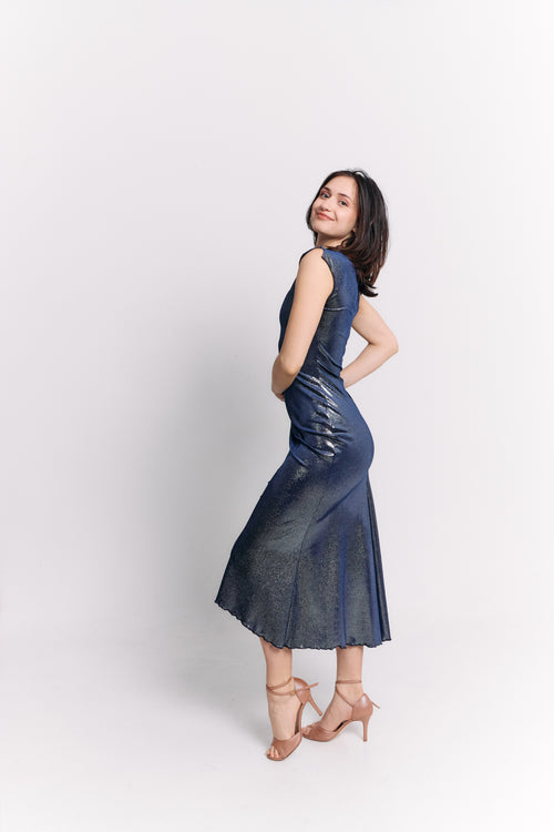 Vestido Midi Lúrex Carbón Azul de Cuello Alto con Espalda Abierta