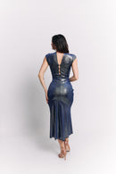 Vestido Midi Lúrex Carbón Azul de Cuello Alto con Espalda Abierta