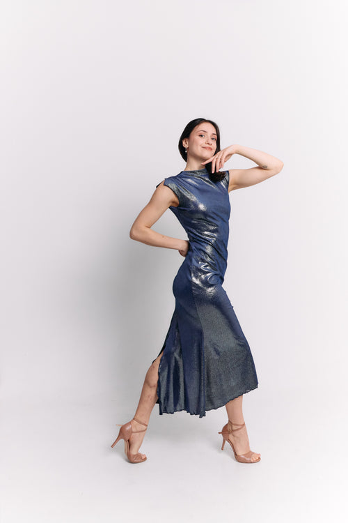 Vestido Midi Lúrex Carbón Azul de Cuello Alto con Espalda Abierta